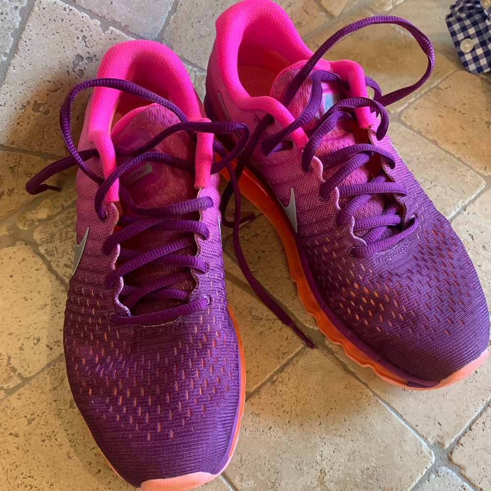 Women’s Nike Air Max Size 8.5M